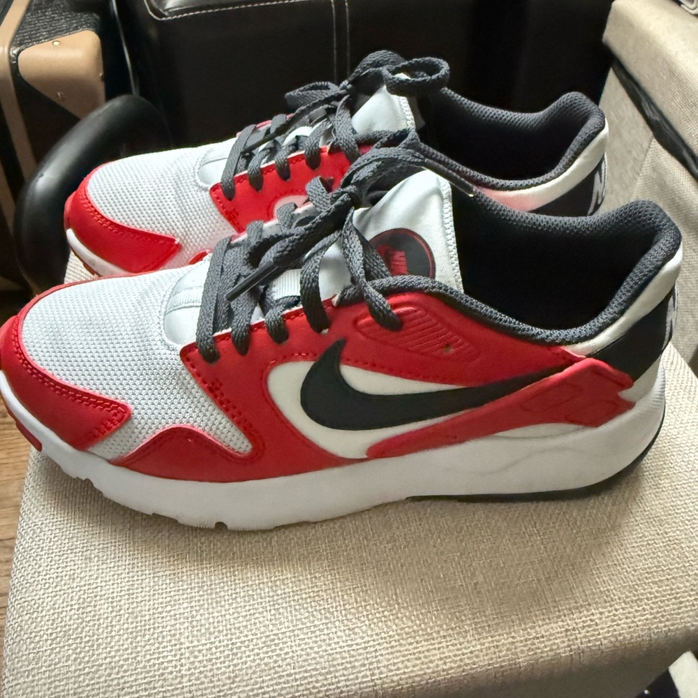 Nike Big Kids Huarache style sneakers 
No box 📦